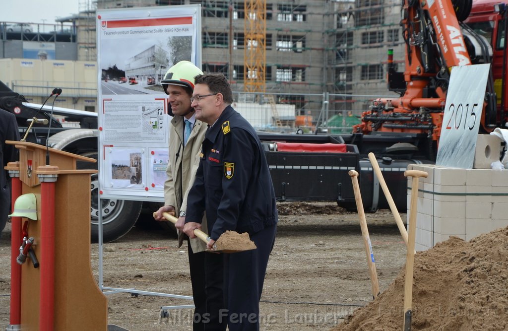 Erster Spatenstich Neues Feuerwehrzentrum Koeln Kalk Gummersbacherstr P122.JPG - Miklos Laubert